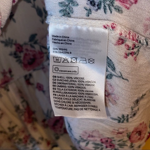 H&M | Floral Button Down Blouse size S / 2 - Picture 5 of 5